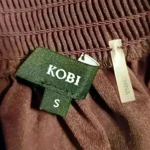 Kobi Women's Off the Shoulder Smocked Blouse - Picture 9 of 11